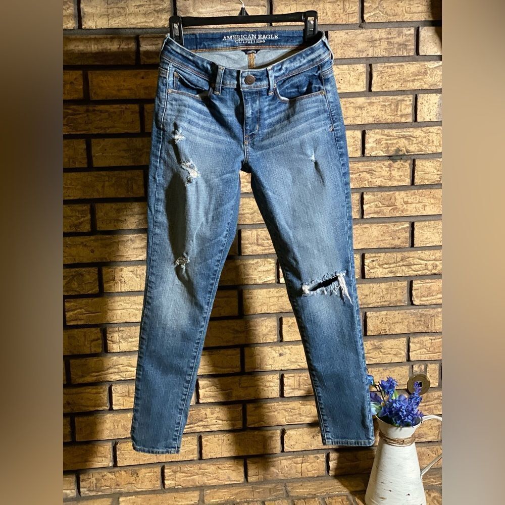 Size 4 super skinny super stretch American eagle distressed jeans